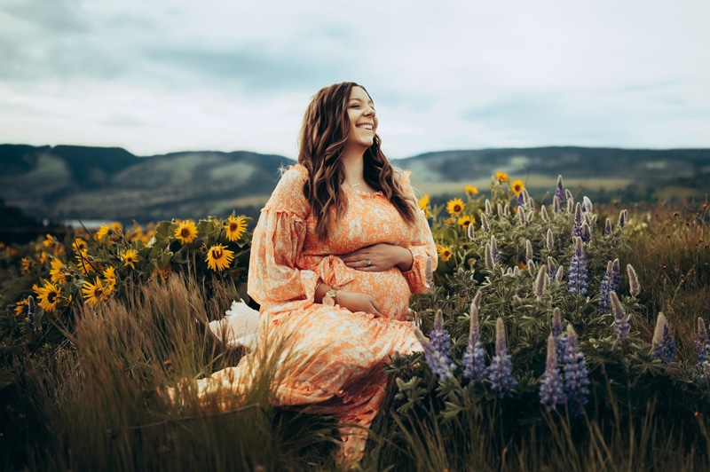 Portland Maternity Photographer, pregnant woman in flower field