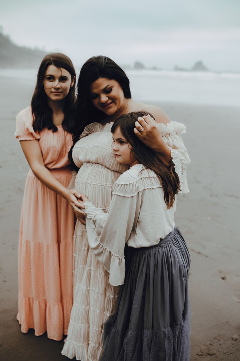 oREGON Coast family Photographer photo of mother and two daughters