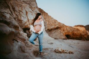pregnant woman poses in the Oregon Coast during her maternity session