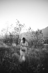 pregnant woman during maternity session in oregon