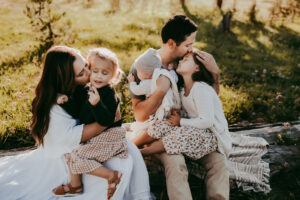 candid family photos of mom dad and kids